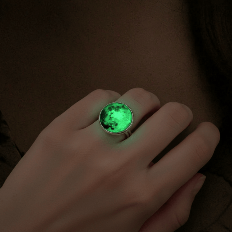 files/mondschein-ring-fluoreszierend-leuchtet-in-der-nacht-9136278.png