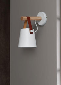Hölzerne Wandlampe im skandinavischen Design - Waagemann